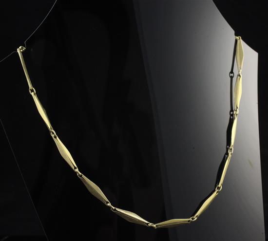 A stylish French 18ct gold necklace, 15in.